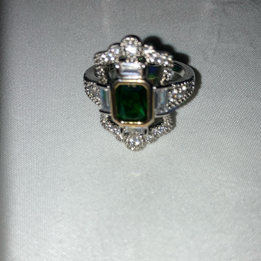 RING ss w/rect. green stone w/4 rect. clear stones & 17 rd. stone sz. 7 $55 - Picture 7 of 8